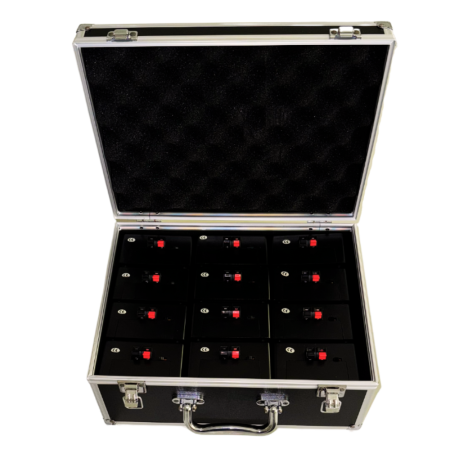 Bezprzewodowa odpalarka do fontann 12 kanałowa to idealne rozwiązanie na pierwszy taniec, wejście nowożeńców lub podanie tortu – stwórz niezapomniany efekt sceniczny z łatwością i pełnym bezpieczeństwem. pirosklep.pl